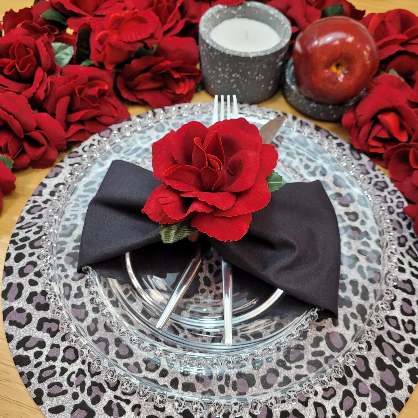 Maison Charlo Wholesale Set of 20 Wholesale Red Colombiana Rose Flower Rosebud Napkin Rings Ecofriendly Pack