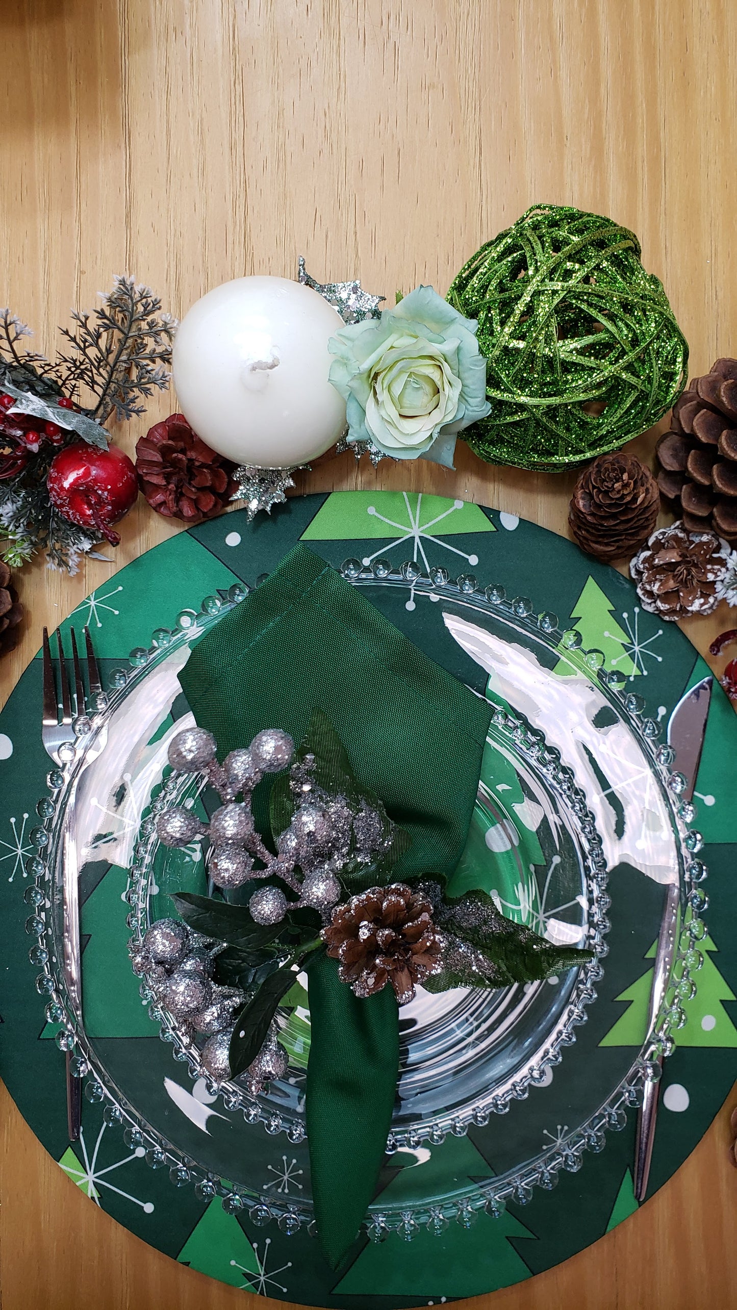 Set of 4 Round Placemats Covers Green Christmas Tree Cloth 14" Dia | Green
