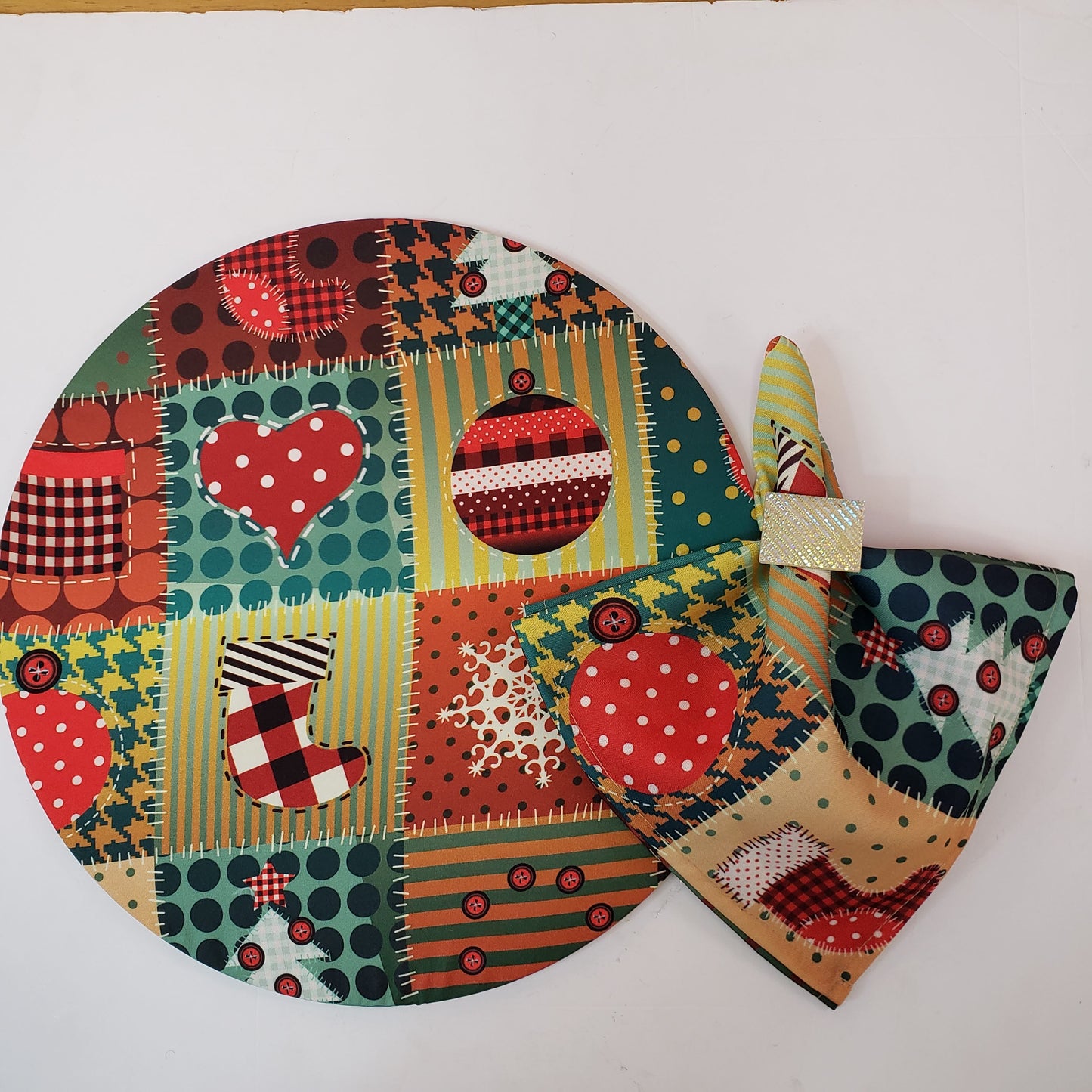 Charlo's Cloth Napkins Set of 4 Plaid Christmas Patchwork 16" by 16" -Red