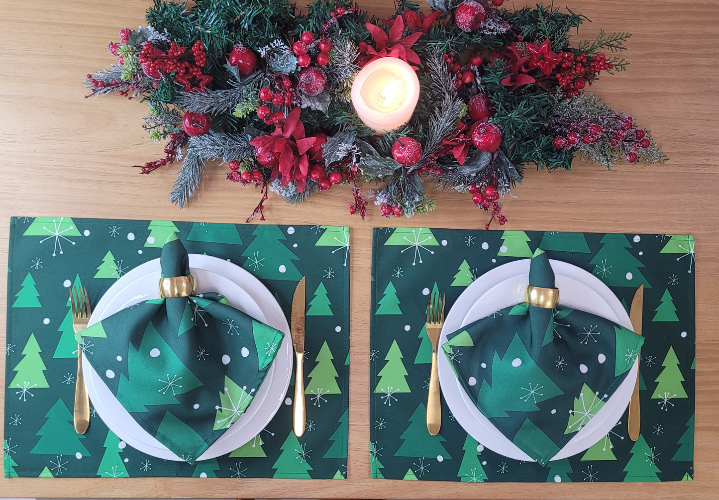 Set of 4 Placemats Christmas Tree Cloth Waterproof 17" by 13" - Green
