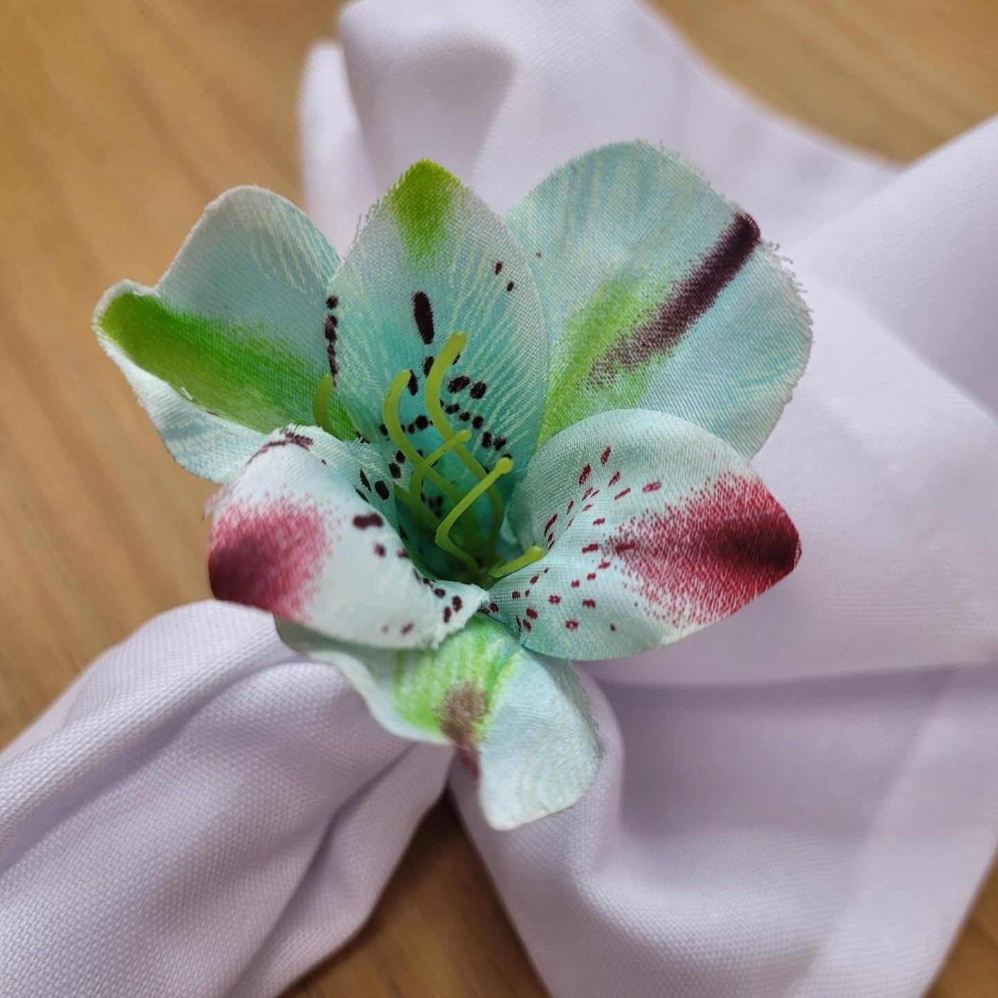 Maison Charlô | Wholesale Set of 20 Turquoise Small Astromelia Napkin Rings for event, restaurant, market