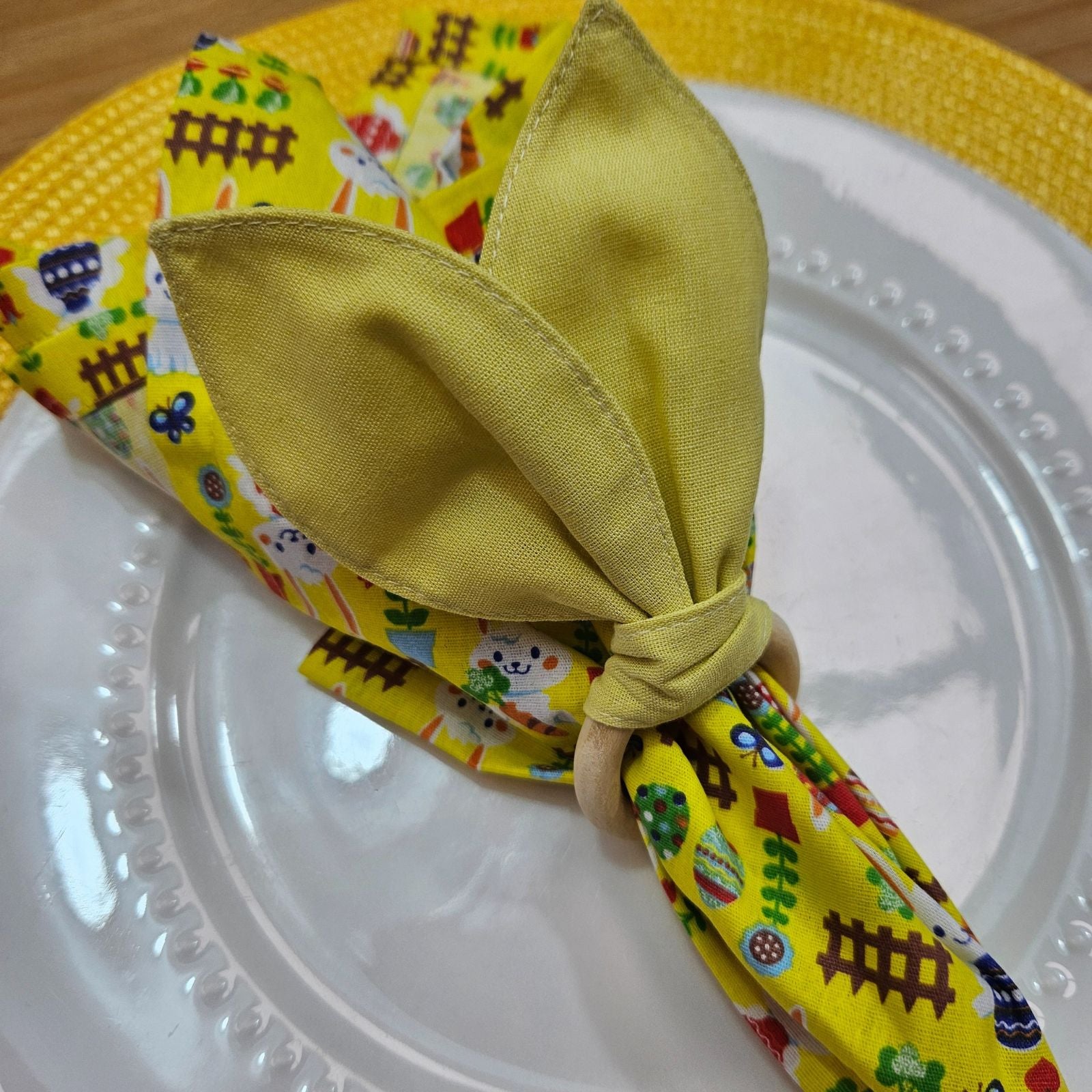 Guardanapos de Pano de Algodão Amarelo Páscoa Charlo Coelhinho da Páscoa Alegre 38x38cm