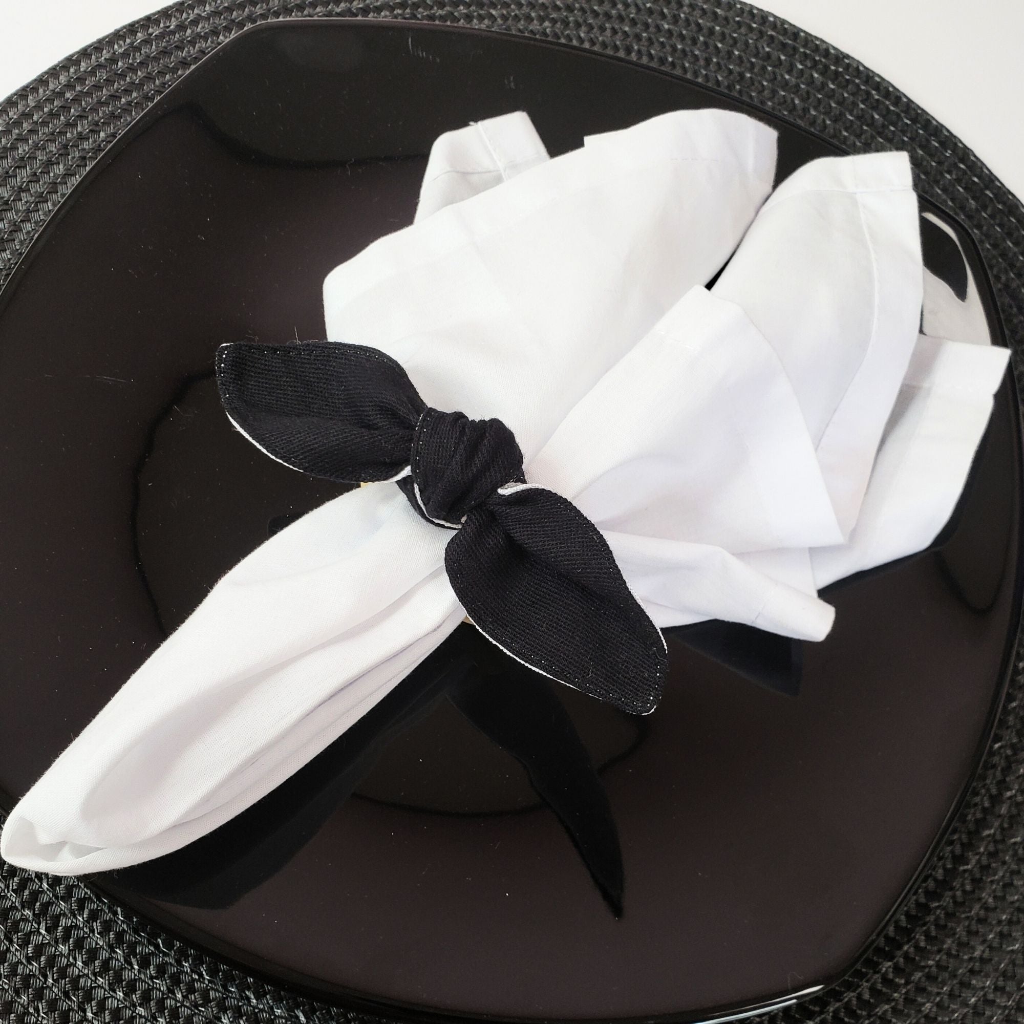 Maison Charlo | Conjunto de 6 Anéis de Guardanapo de Pano Ecológicos Duo Preto e Branco, Natal, Páscoa, Dia dos Namorados, Dia das Mães