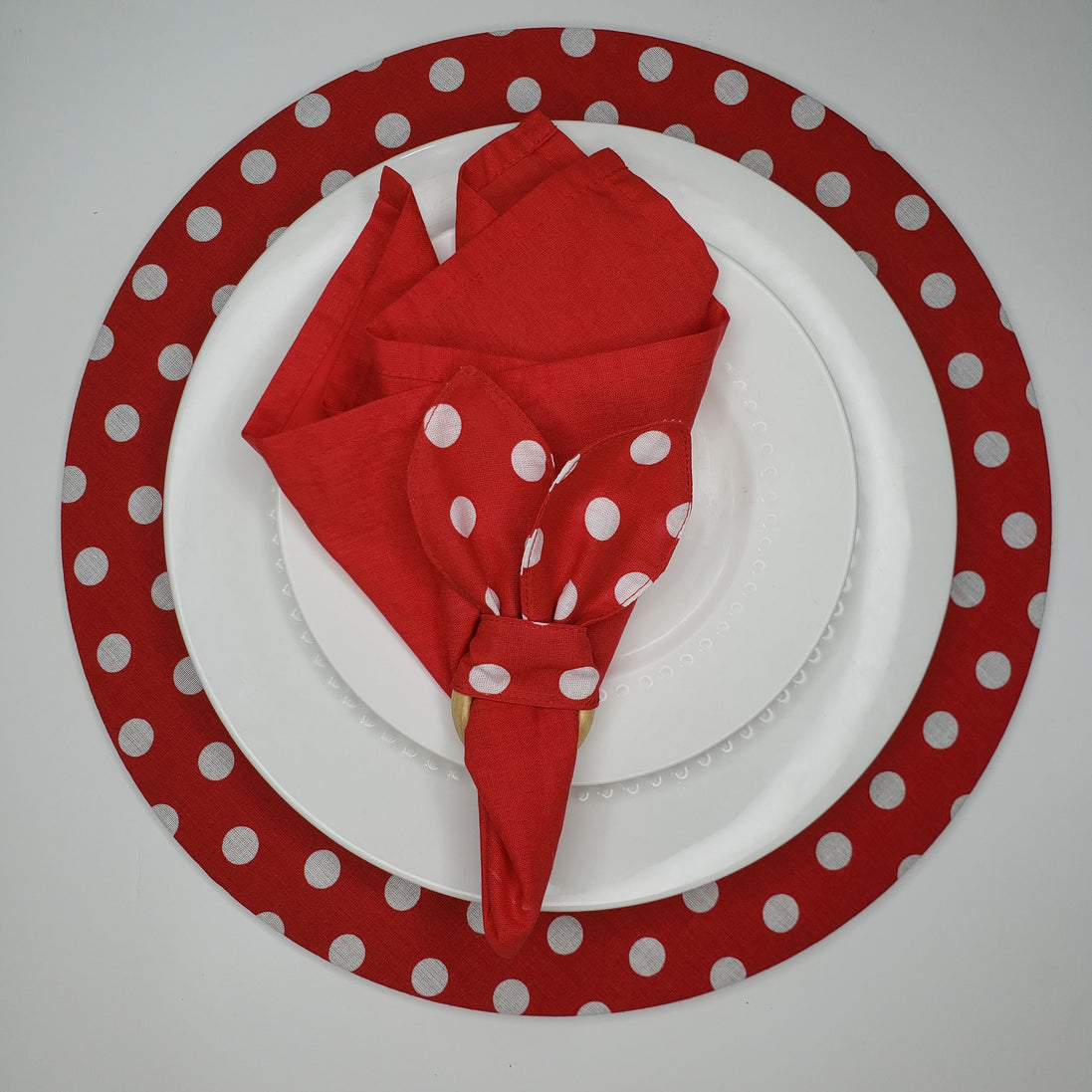 Set of 4 Round Placemats Covers 14 Dia inch Dot Polka Red White