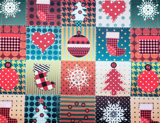 Set of 4 Placemats Christmas Patchwork Cloth Waterproof 17" by 13" - Green