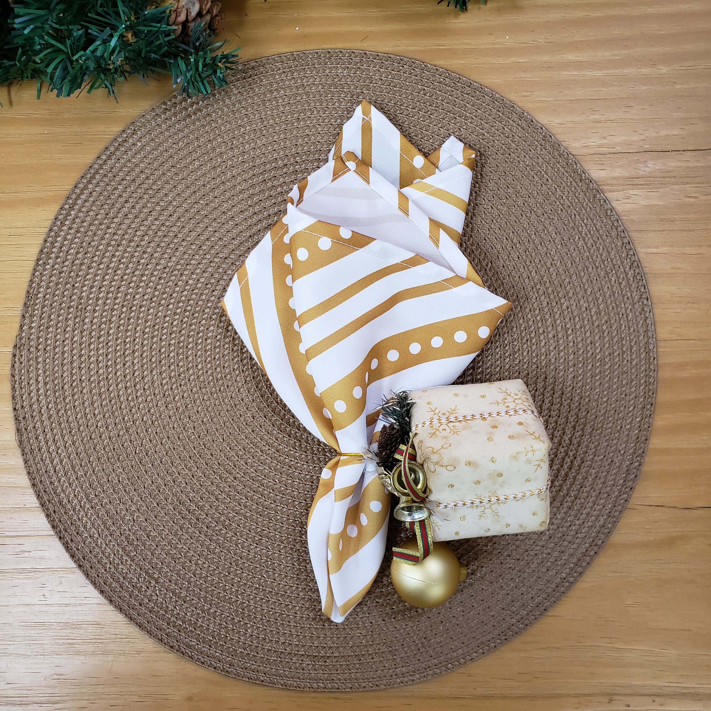 Charlo's Cloth Napkins Set of 4 Christmas Striped 16