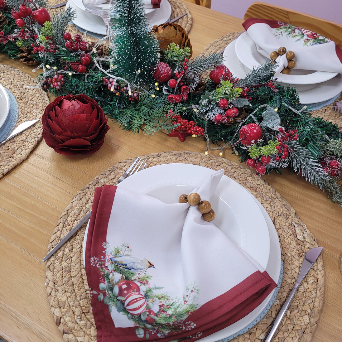 Conjunto de 4 Guardanapos de Pano Charlo - Pássaro de Natal Marsala 40,6cm x 40,6cm - Vermelho