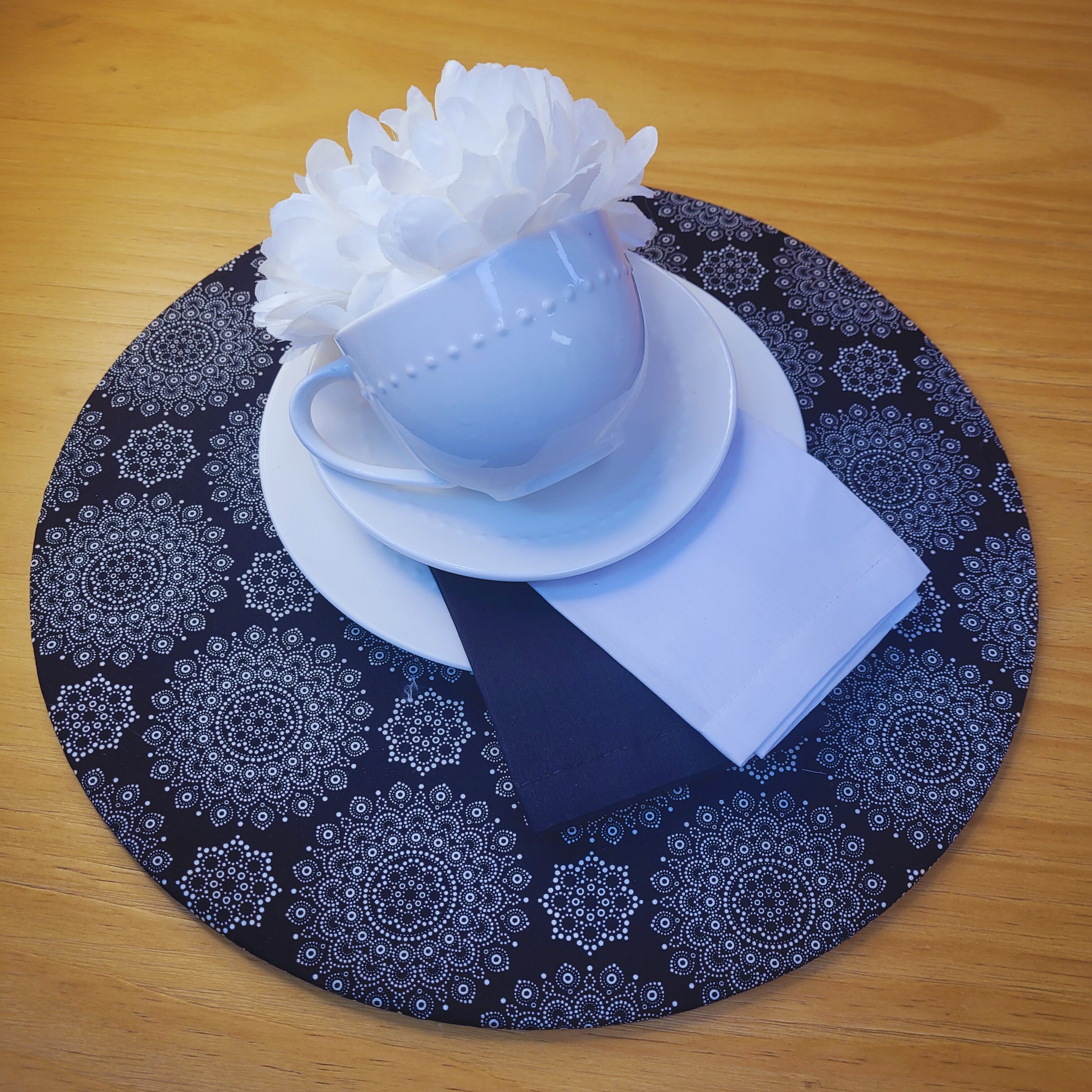 Charlo's Set of 4 White 100% Cotton Solid Cloth Napkins 15