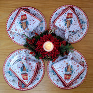 Conjunto com 4 Capas de Sousplat Redondo de Natal Tema Doces 35cm Diâmetro em Tecido Sintético - Branco
