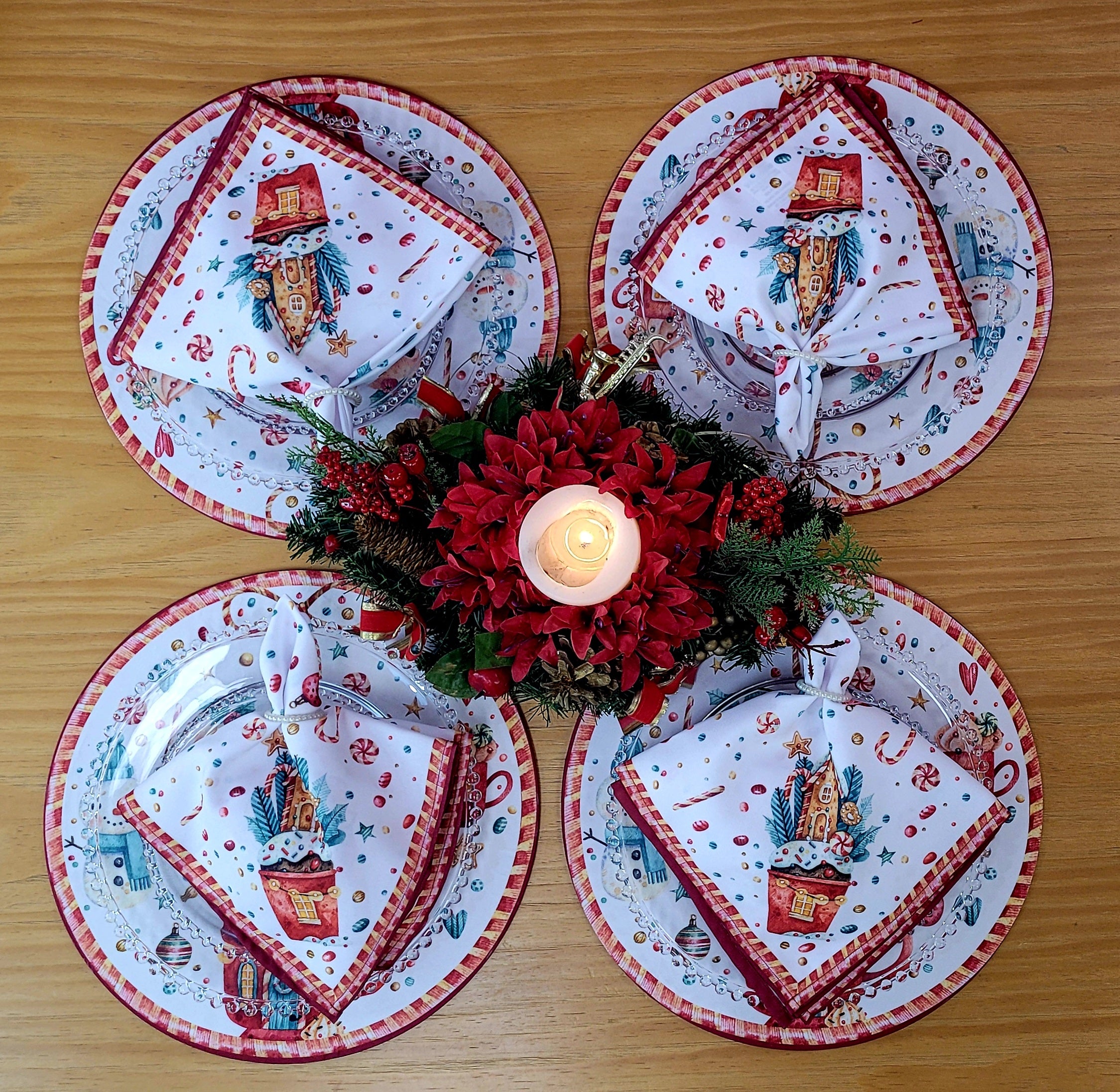 Conjunto com 4 Capas de Sousplat Redondo de Natal Tema Doces 35cm Diâmetro em Tecido Sintético - Branco