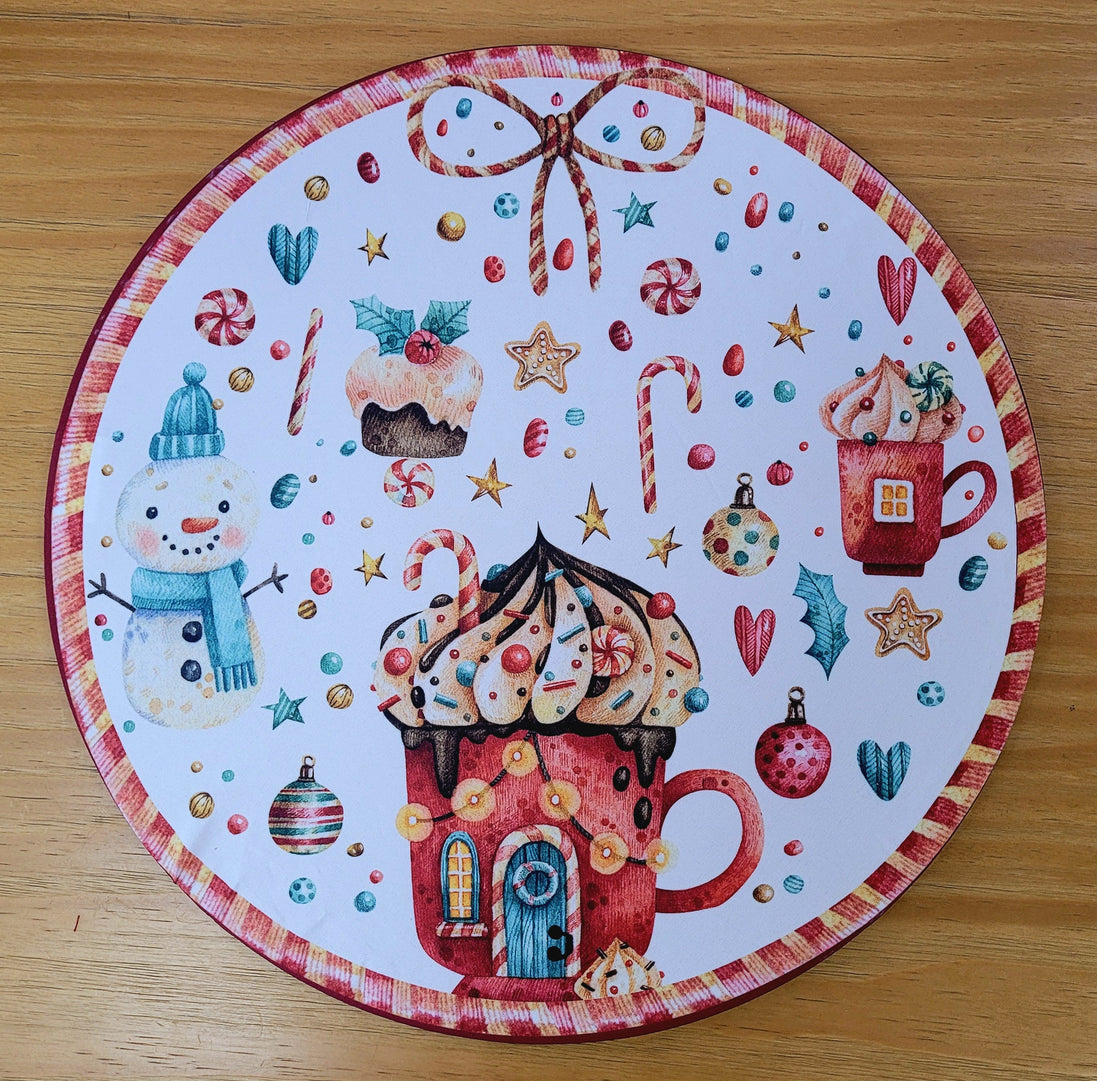 Conjunto com 4 Capas de Sousplat Redondo de Natal Tema Doces 35cm Diâmetro em Tecido Sintético - Branco