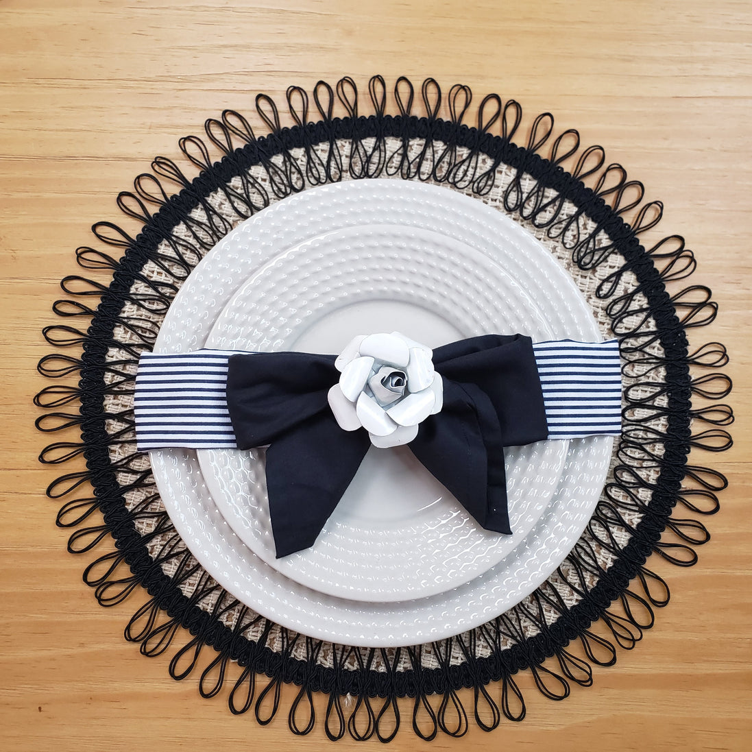 Charlo's Set of 2 Black Sustainable Brazilian Jute Liz Round Placemats Sousplat 16" dia