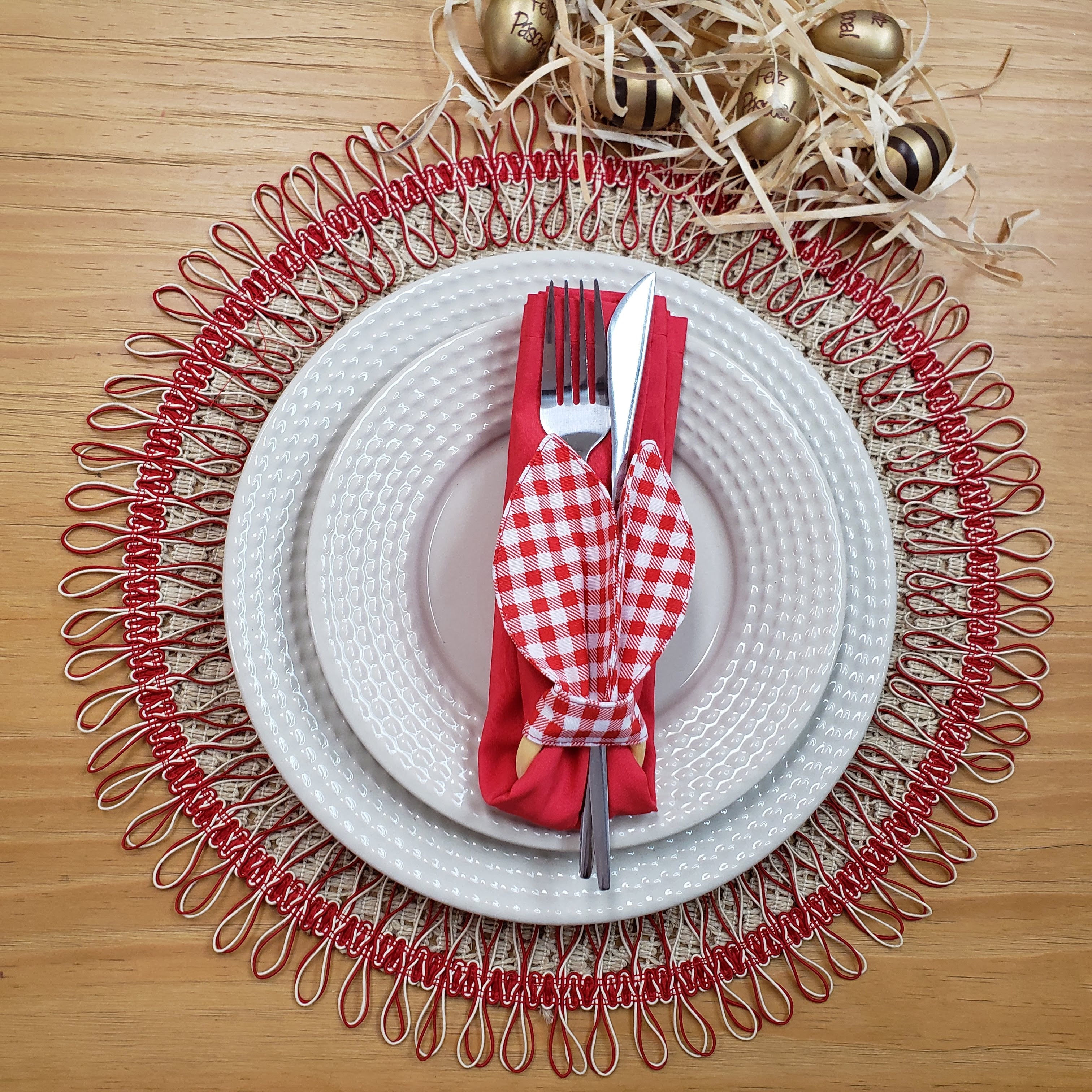 Charlo's Set of 2 Red Beige Sustainable Brazilian Jute Liz Round Placemats Sousplat 16