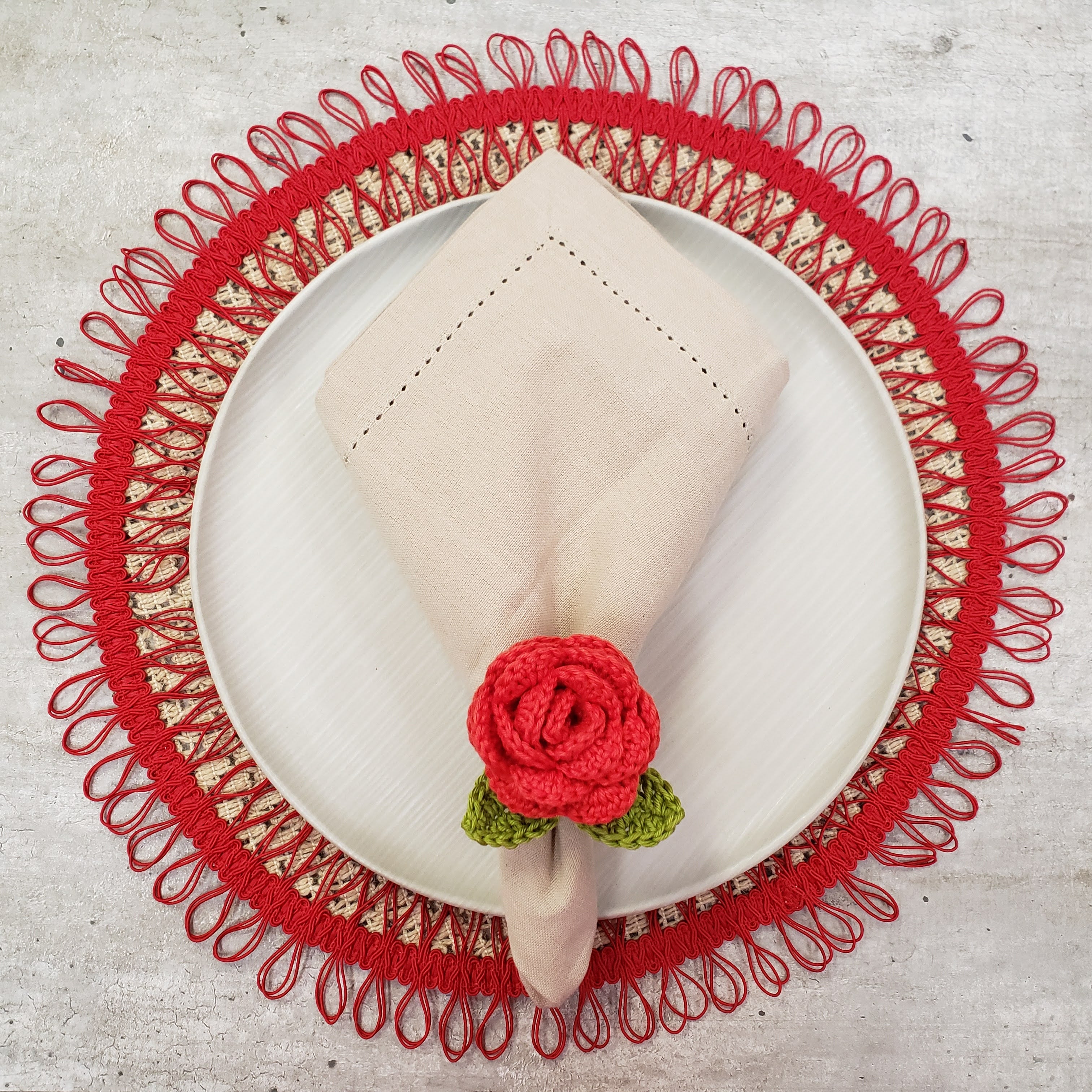 Charlo's Set of 2 Red Sustainable Brazilian Jute Liz Round Placemats Sousplat 16