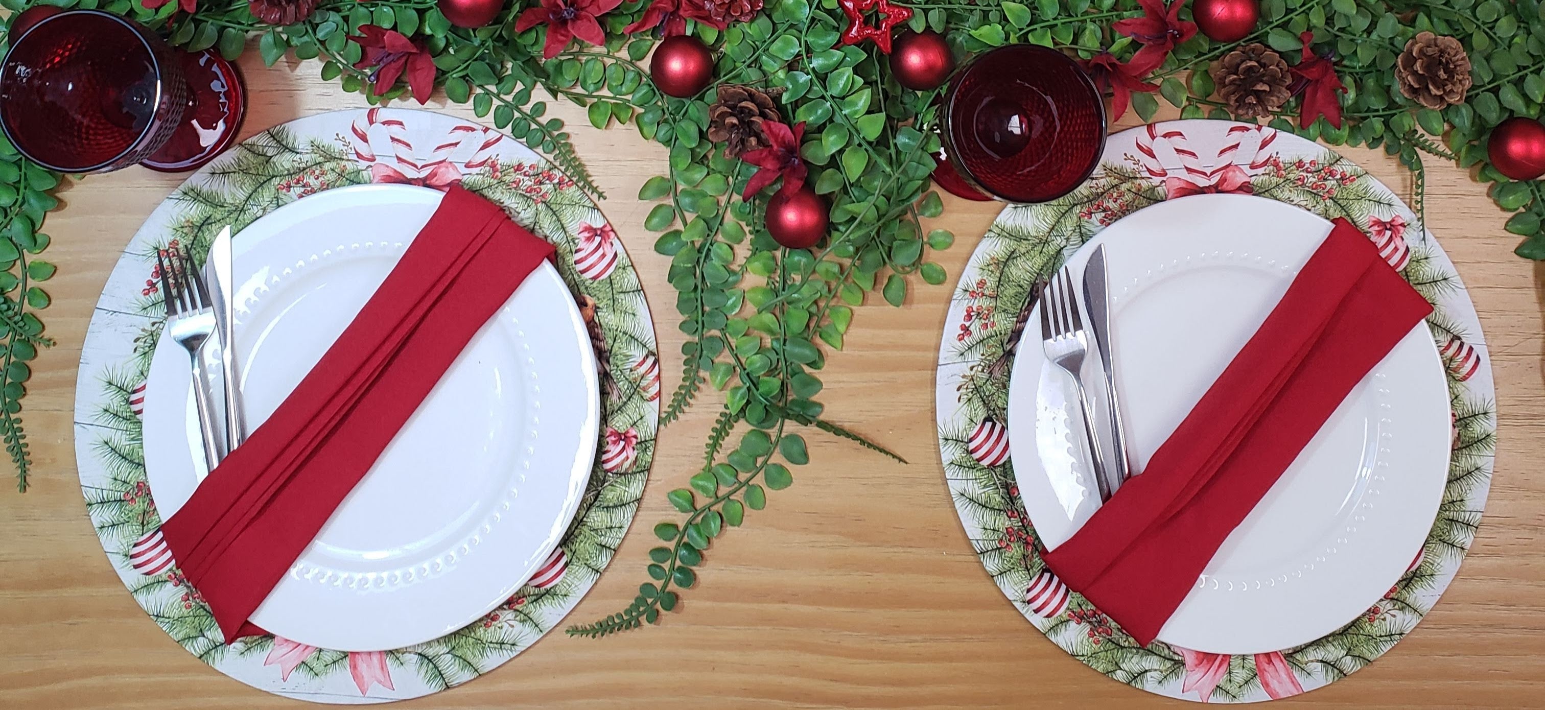 Conjunto de 4 capas de lugar-americano redondas Pano de Esquilo de Natal 35,5 cm diâmetro | Vermelho