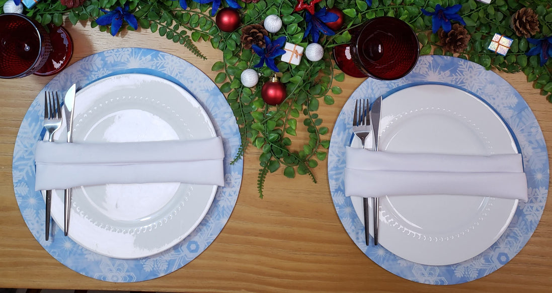 Conjunto de 4 Protetores de Jogo Americano Redondos Temáticos de Natal Touca de Papai Noel de Pano 35,5 cm Diâmetro - Azul
