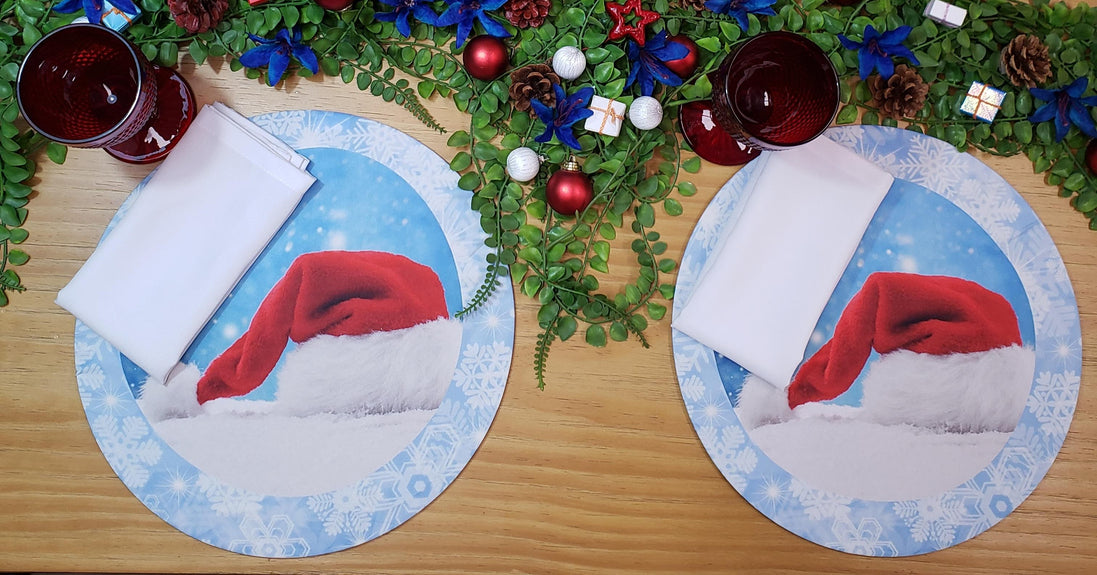 Conjunto de 4 Protetores de Jogo Americano Redondos Temáticos de Natal Touca de Papai Noel de Pano 35,5 cm Diâmetro - Azul