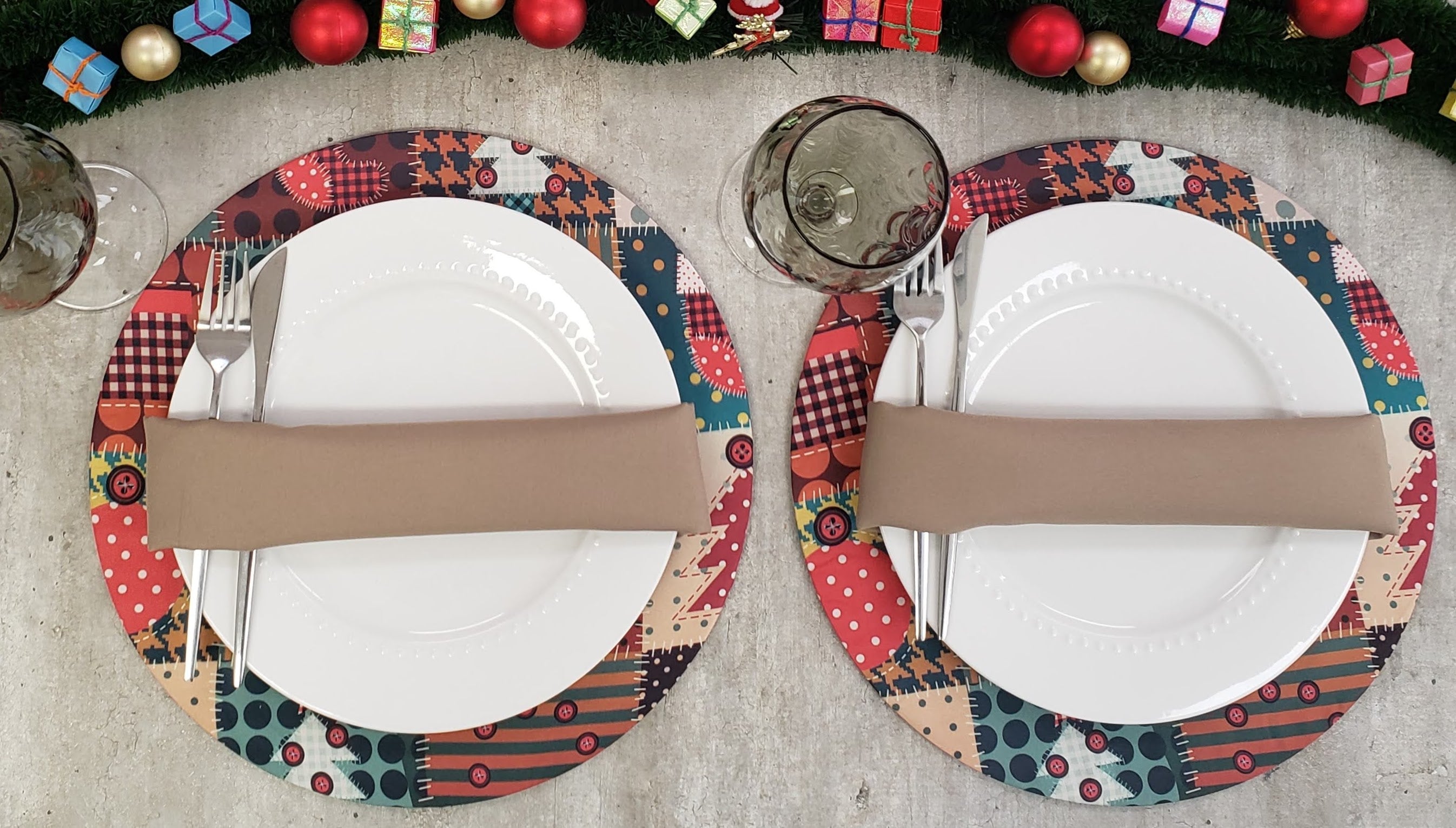 Set of 4 Round Placemats Covers Christmas Patchwork Cloth 14