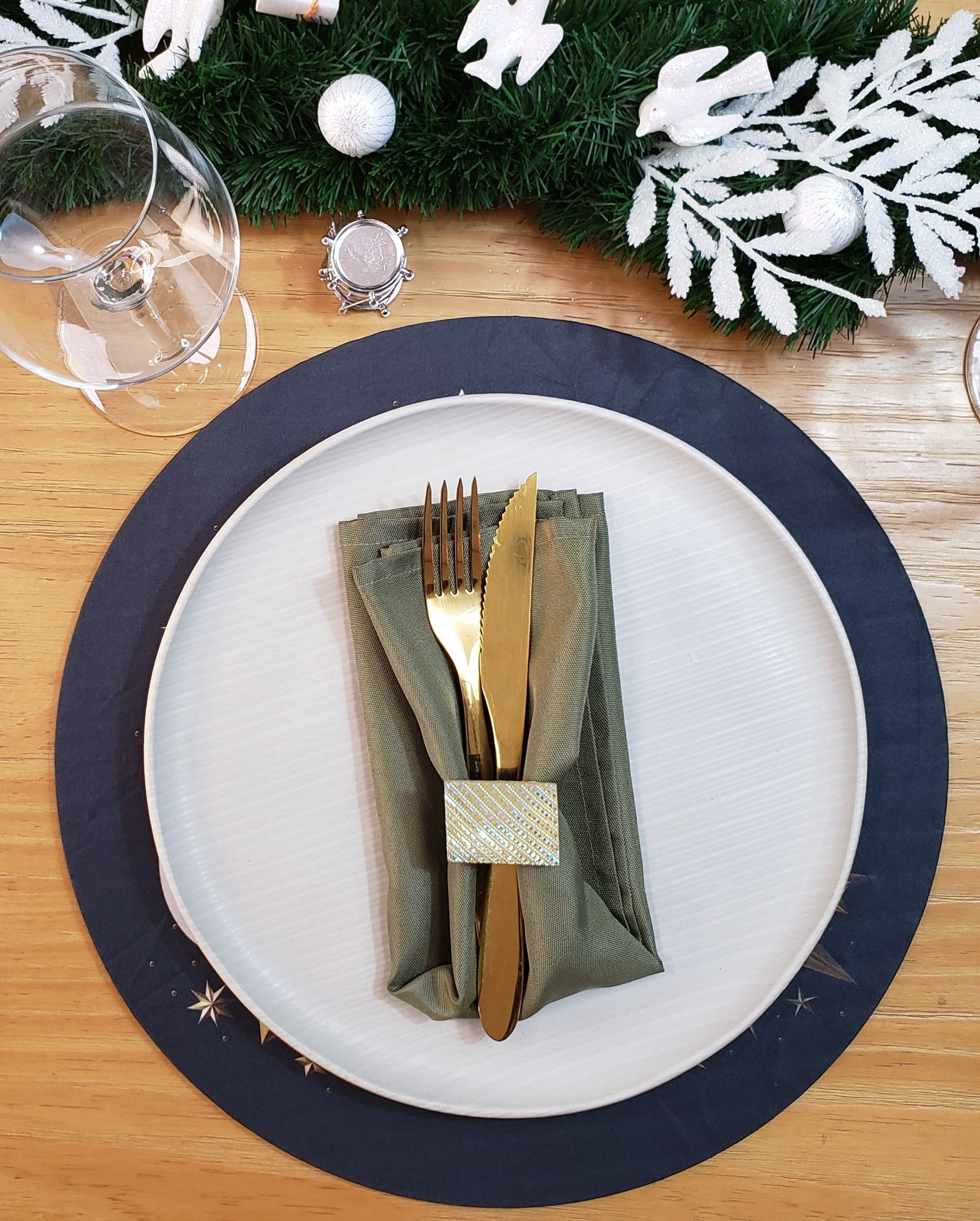 Conjunto de 4 capas redondas para jogos americanos, tecido Feliz Natal, 35,5 cm diâmetro