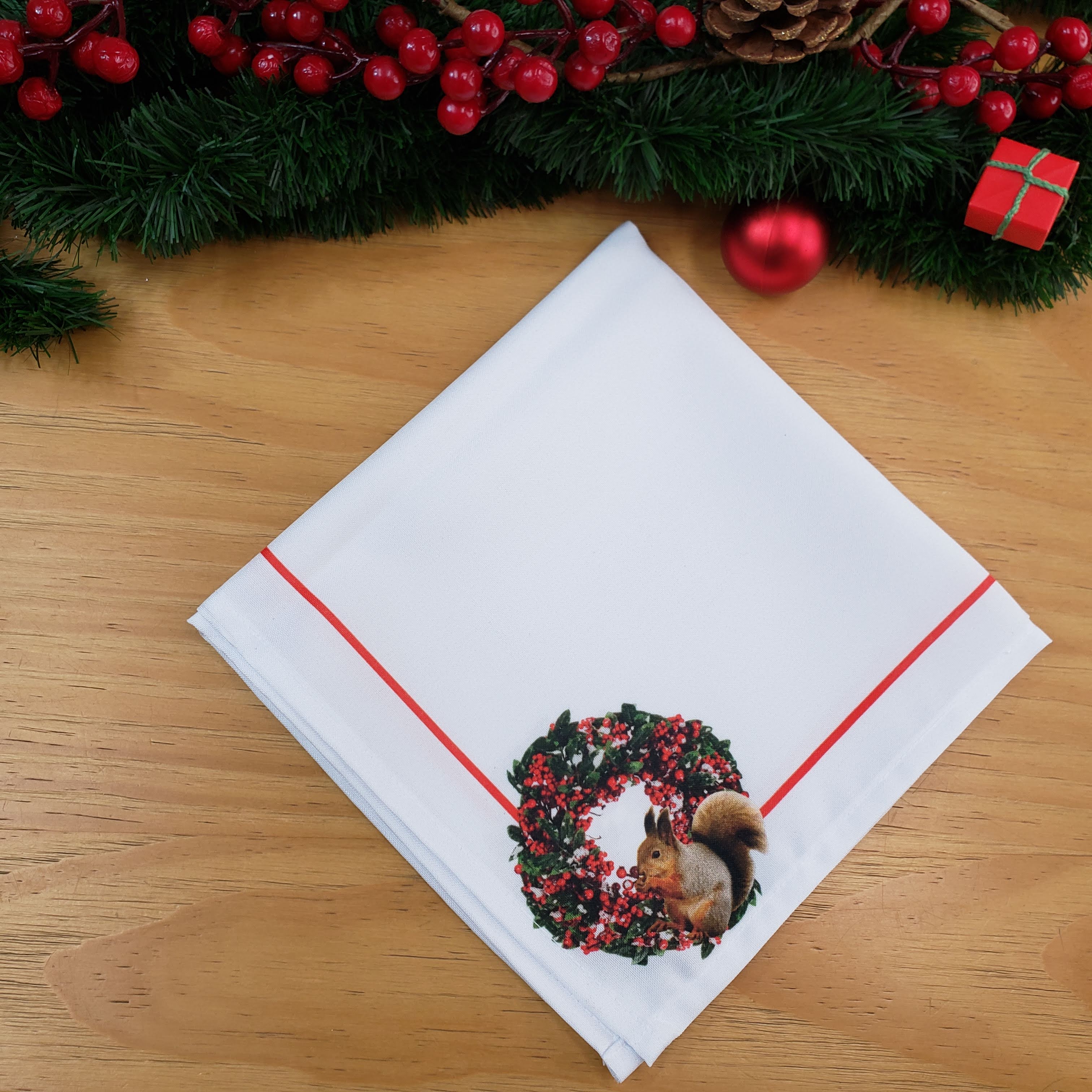 Charlo's Cloth Napkins Set of 4 Christmas Wreath with Squirrel 16