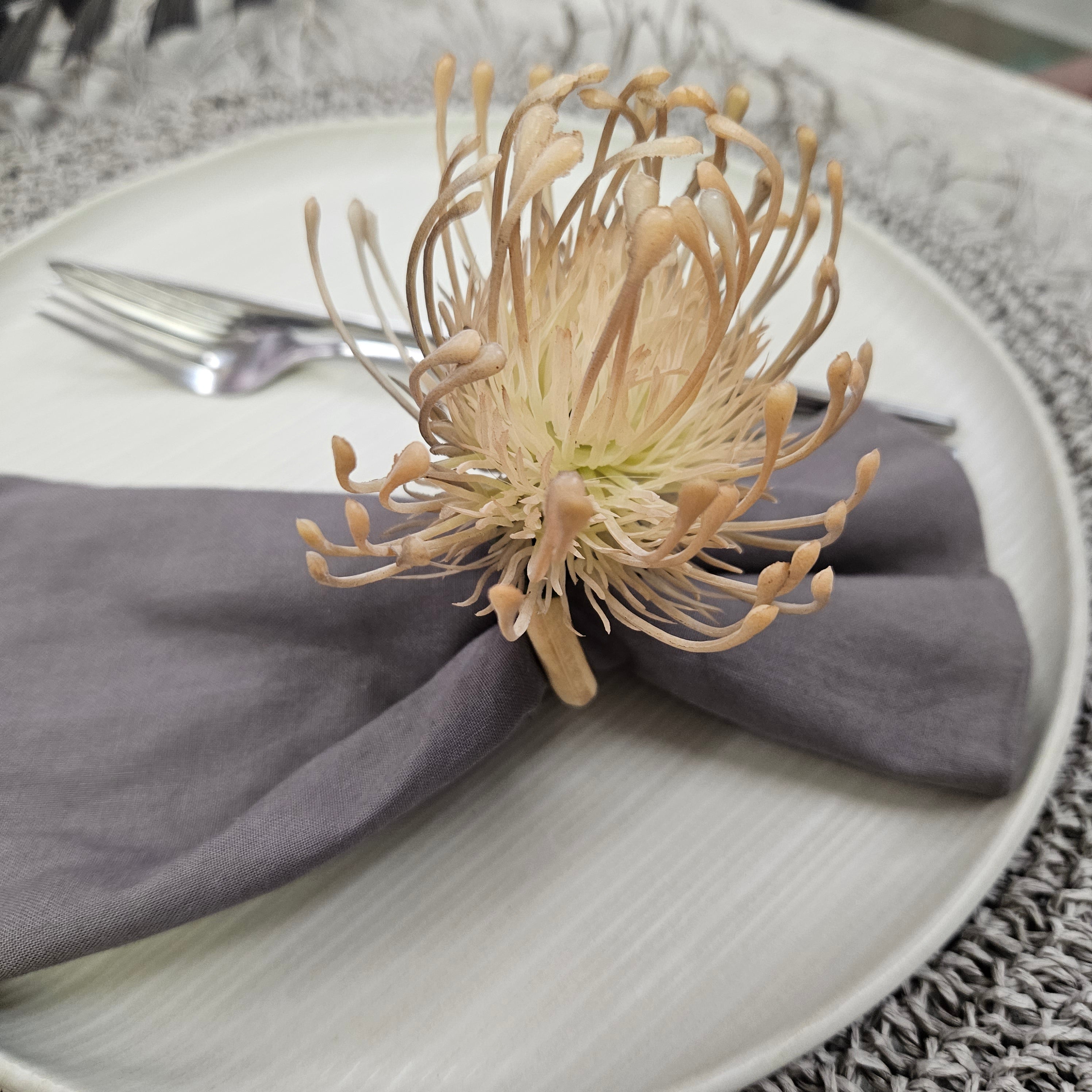 Set of 4 Beige Rustic Savanna Flower Napkin Rings