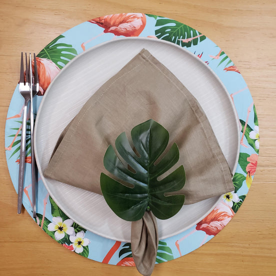 Conjunto de 4 capas de lugar-americano redondas com flamingos verdes e folhas de Monstera 14 polegadas de diâmetro