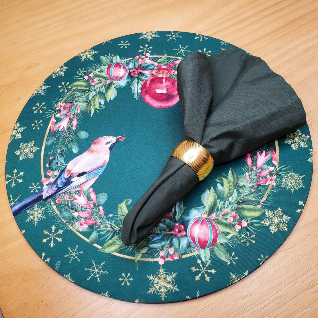 Maison Charlô | Conjunto com 4 Capas para Sousplats Redondos Pássaro de Natal de Tecido 35cm Diâmetro - Verde
