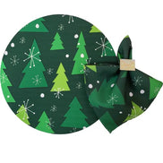 Conjunto de 4 capas para jogo americano redondas, em tecido, Estampa Árvore de Natal Verde, 35,5 cm de diâmetro | Verde