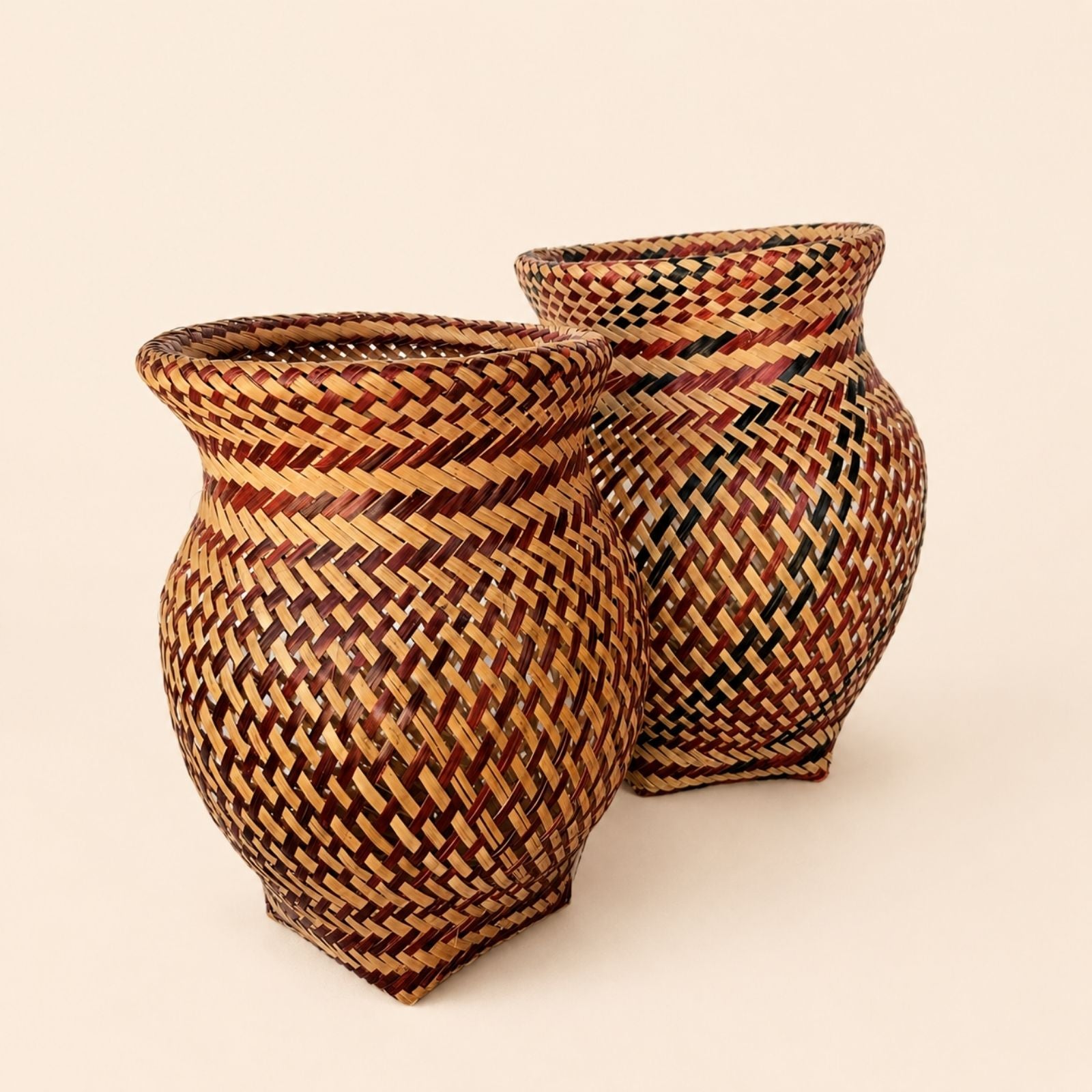 Brazilian Indigenous Art | Urutu Baniwa Jar – Terracotta & Black 6.30 x 6.30 x 9.06 in