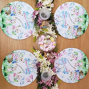 Conjunto de 4 Capas Sintéticas para Jogos Americanos Redondos Páscoa Feliz Jardim da Alegria 35 cm de diâmetro