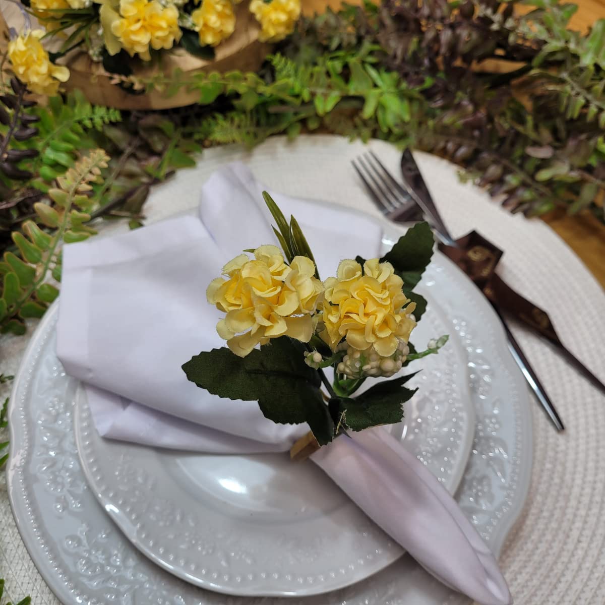 Argolas de Guardanapo Charlo Conjunto de 4 com Duo Crisântemos Amarelos para Decoração de Mesa de Jantar