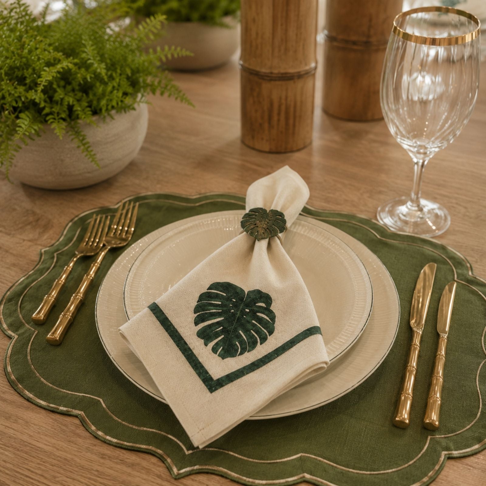Charlo’s Set of 4 Cloth Napkin Minimalist Monstera 18