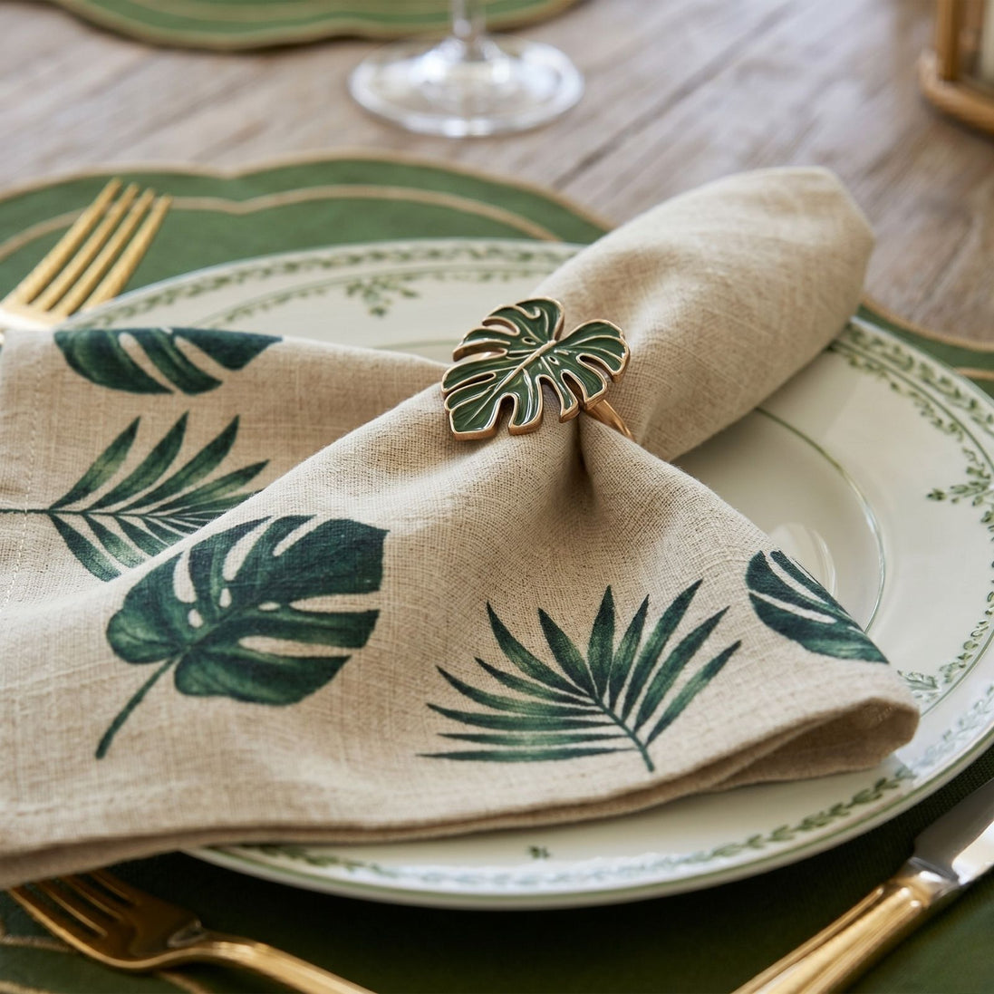 Charlo’s Set of 4 Cloth Napkin Botanical Monstera Leaf 18" x 18"