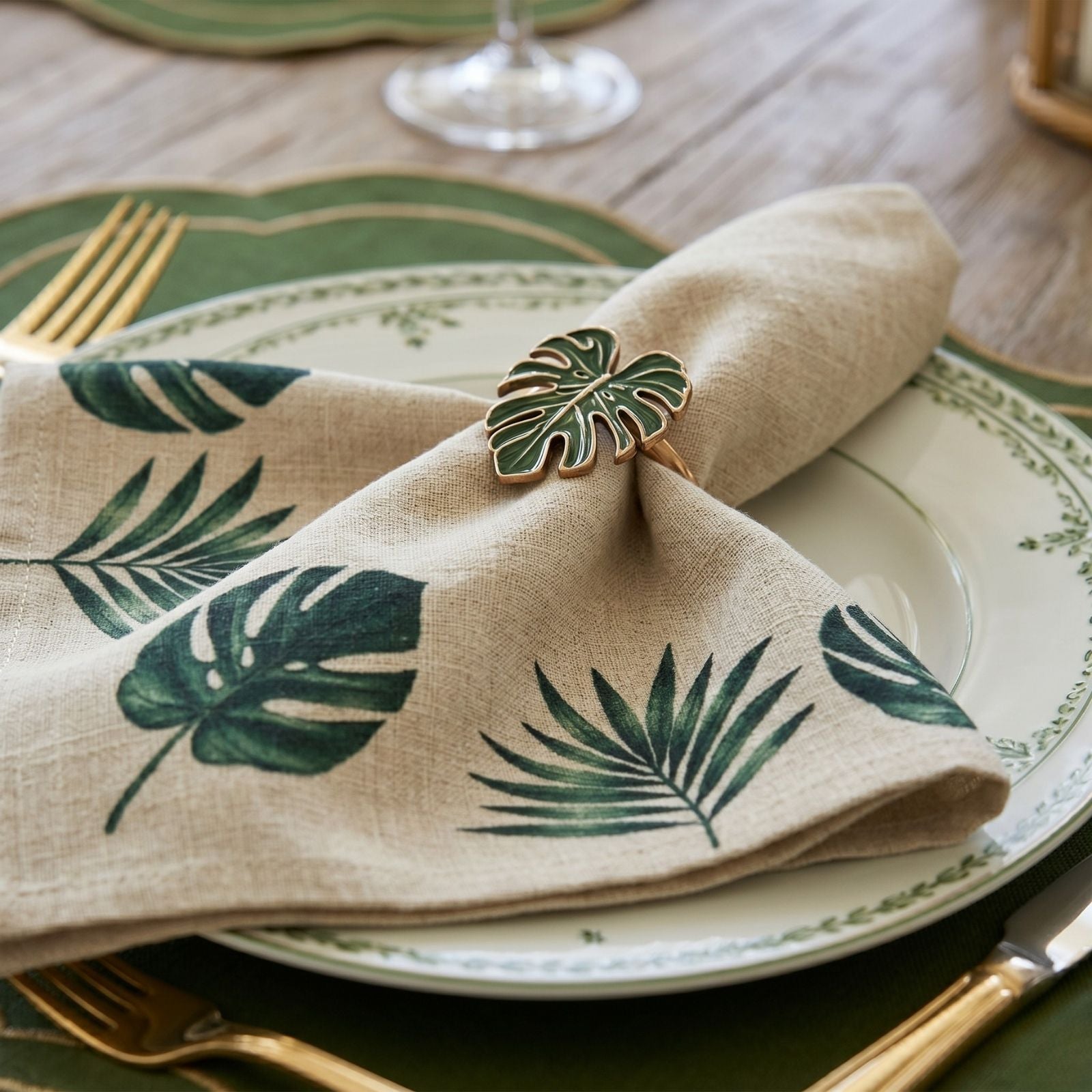 Charlo’s Set of 4 Cloth Napkin Botanical Monstera Leaf 18