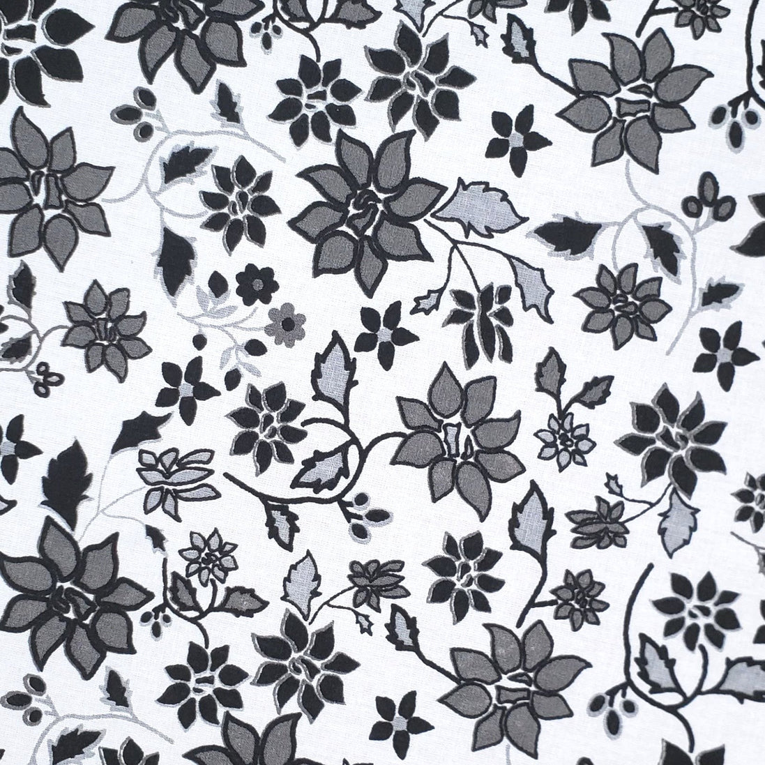 Jogo de 4 Capas de Sousplat Redondas Charlo, 35,5 cm de Diâmetro, Floral Preto