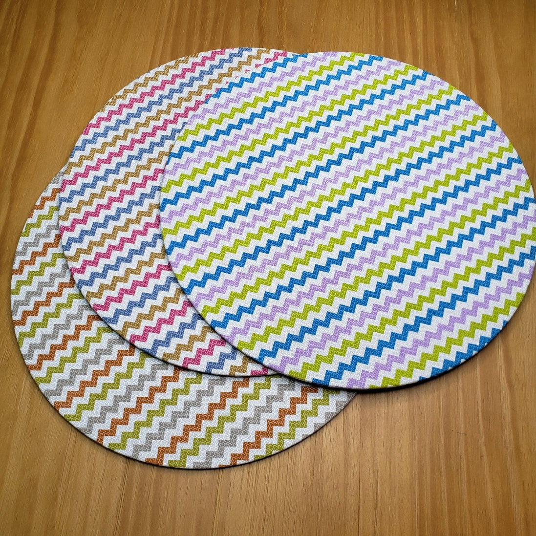 Jogo Americano Redondo Charlo's, 4 Peças, Estampa ZigZag II, 35,5 cm de Diâmetro