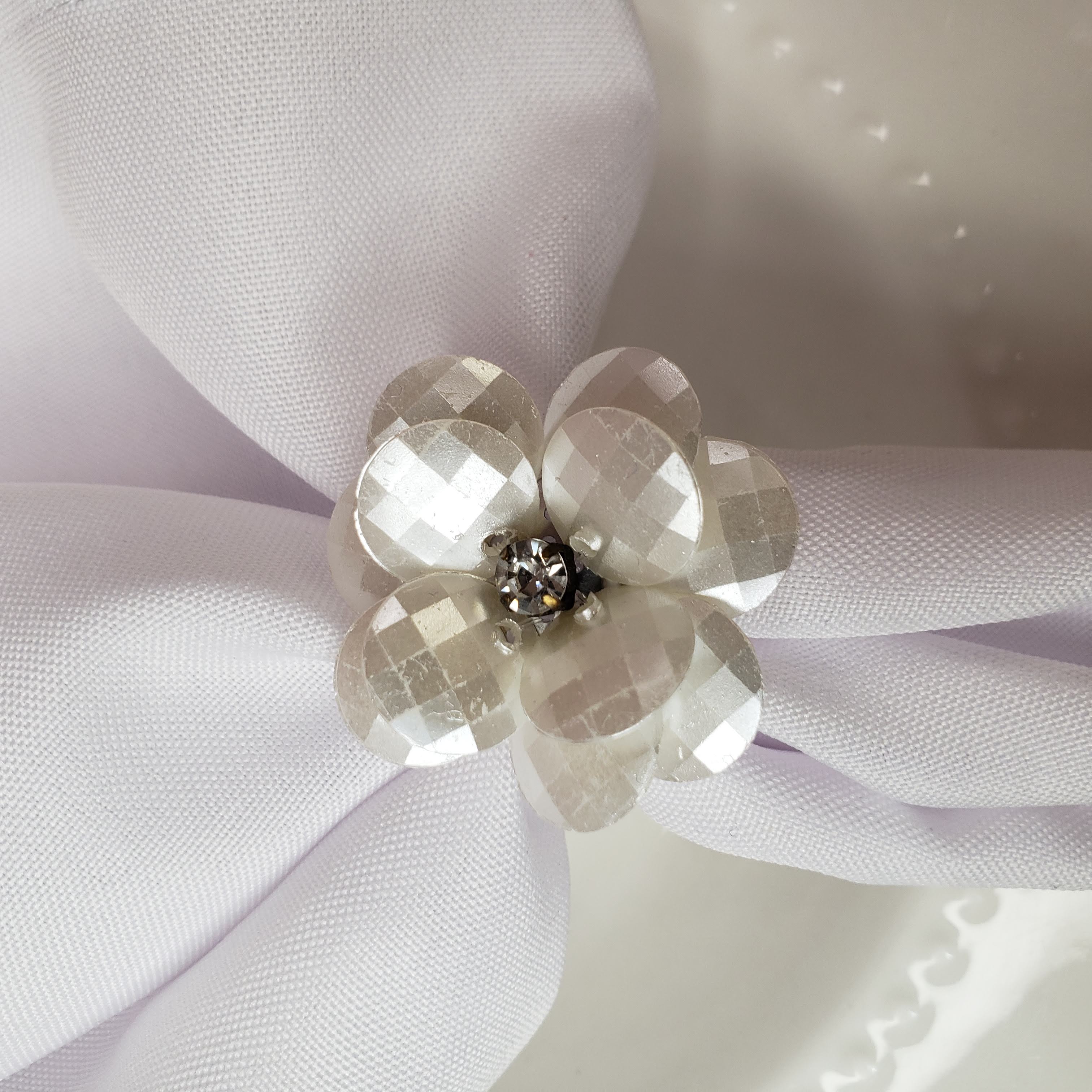 Maison Charlô | Conjunto de 4 Anéis de Guardanapo Delicados com Flores | Casamento, Ação de Graças, Natal, Ano Novo, Casamento, Banquete, Aniversário