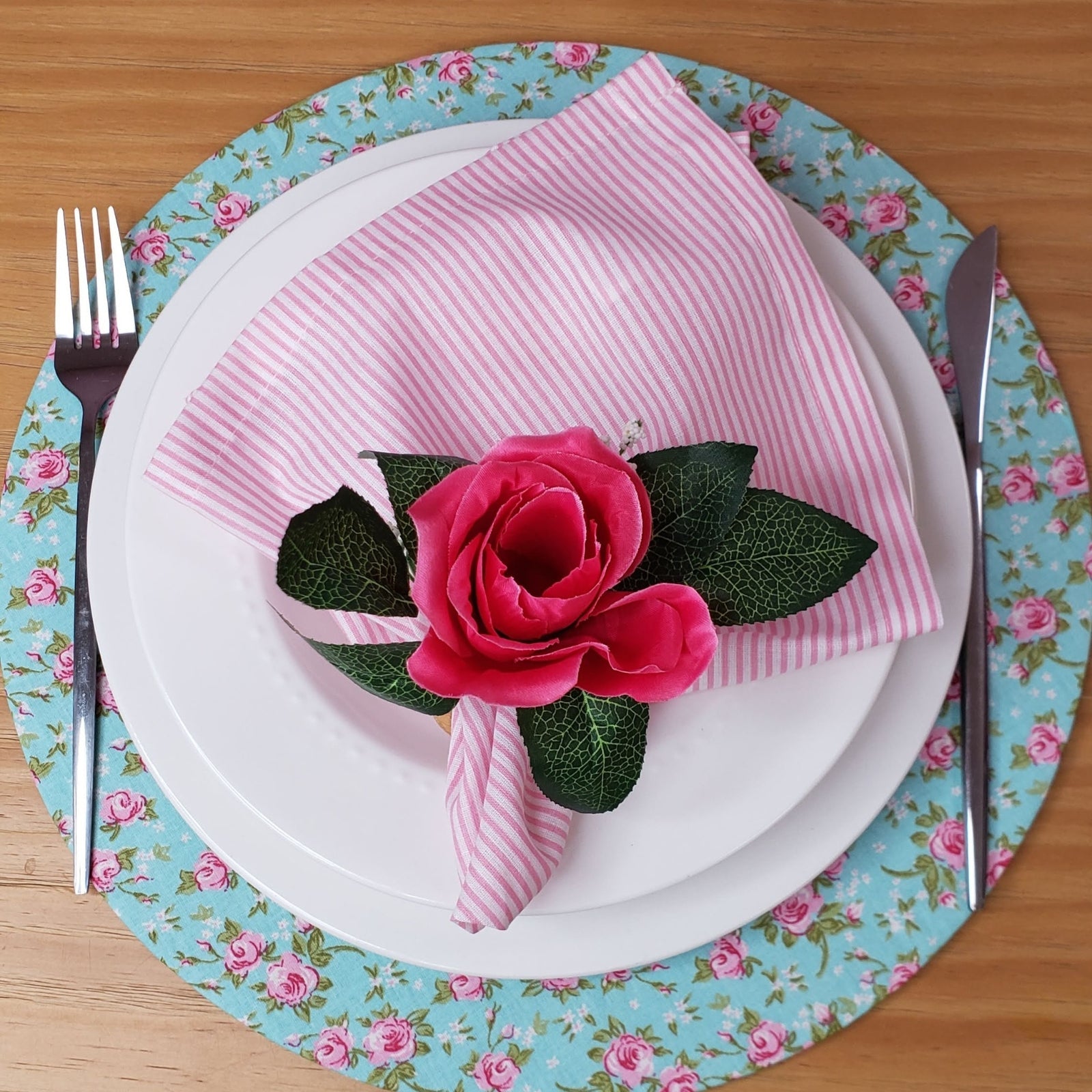 Charlo - Kit com 4 Capas de Sousplat Redondas 35,5 cm Diâmetro Floral Verde-Água